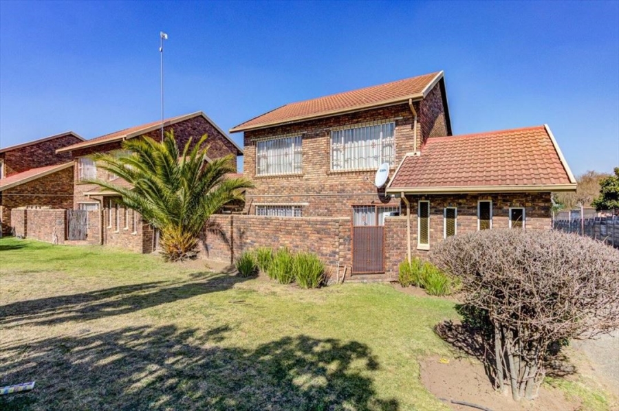 3 Bedroom Property for Sale in Birchleigh North Gauteng