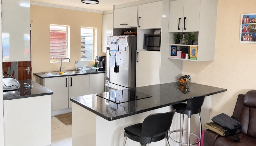 2 Bedroom Property for Sale in Birchleigh Gauteng