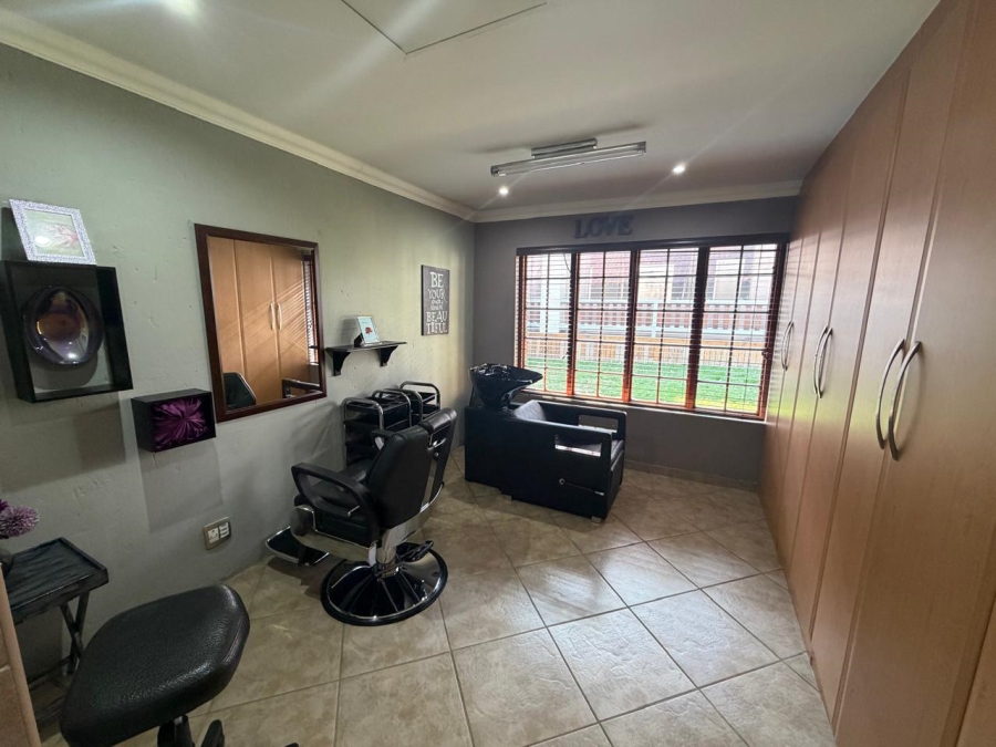 4 Bedroom Property for Sale in Sunward Park Gauteng
