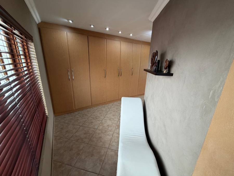 4 Bedroom Property for Sale in Sunward Park Gauteng