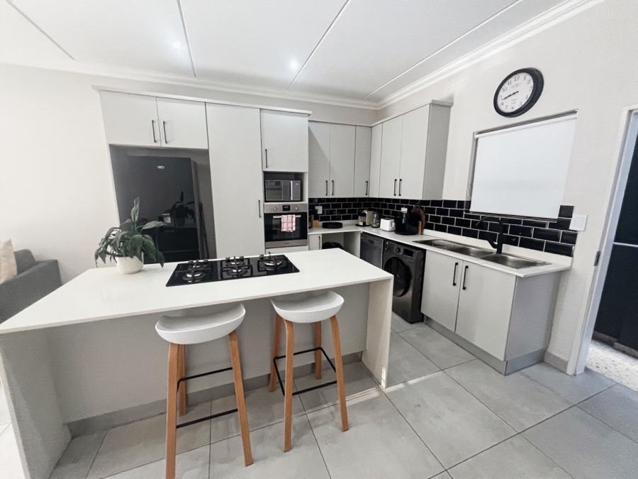 2 Bedroom Property for Sale in Bryanston Gauteng