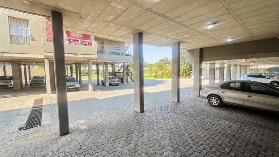 2 Bedroom Property for Sale in Buccleuch Gauteng