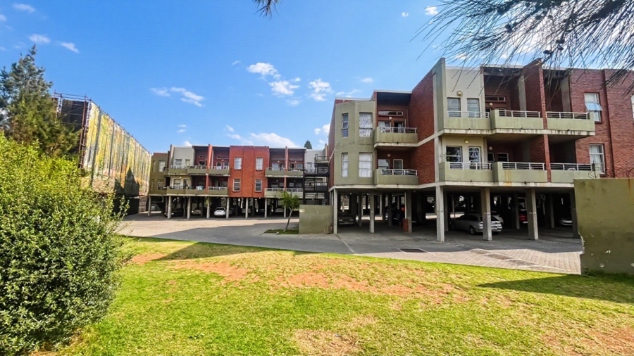 2 Bedroom Property for Sale in Buccleuch Gauteng
