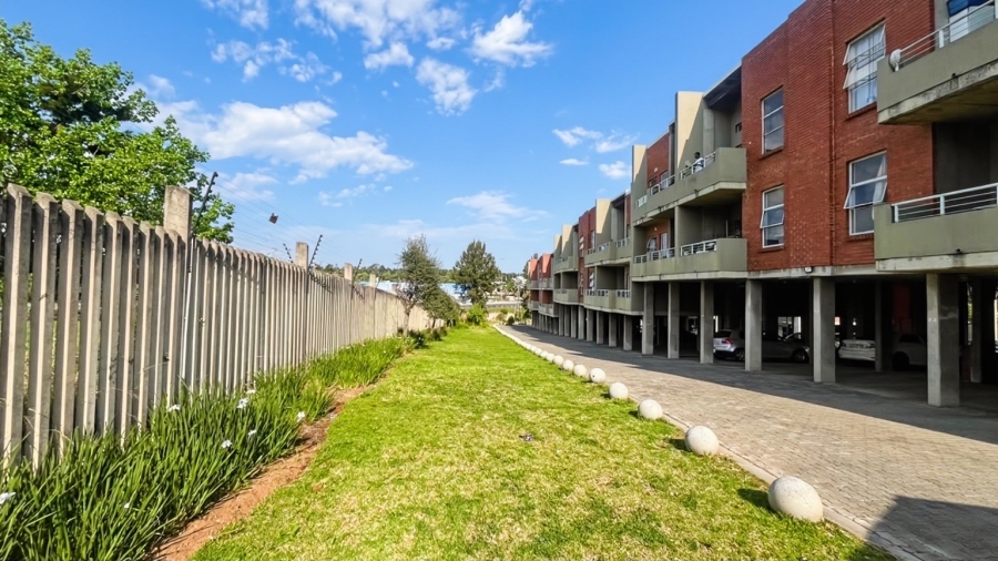2 Bedroom Property for Sale in Buccleuch Gauteng