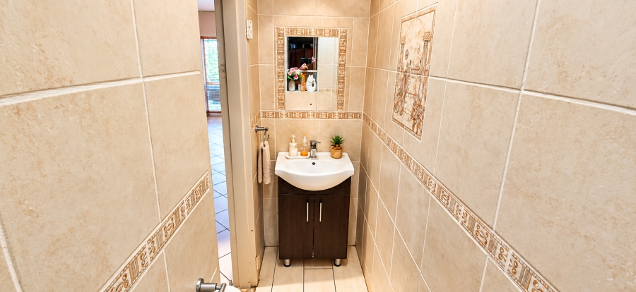 2 Bedroom Property for Sale in Dayanglen Gauteng