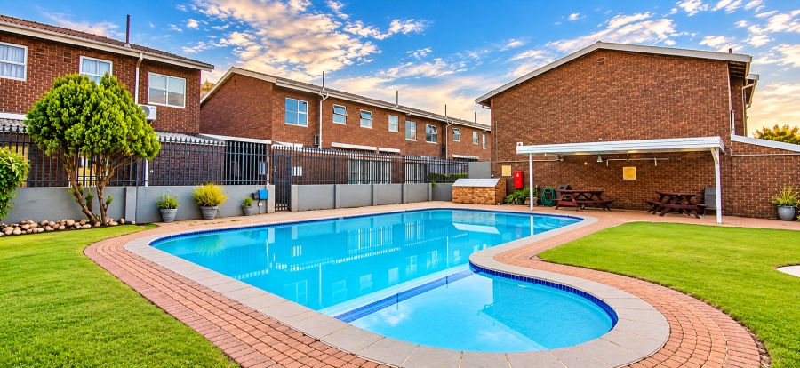 2 Bedroom Property for Sale in Dayanglen Gauteng