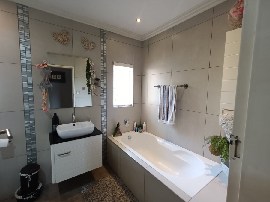 3 Bedroom Property for Sale in Vanderbijlpark Sw 2 Gauteng