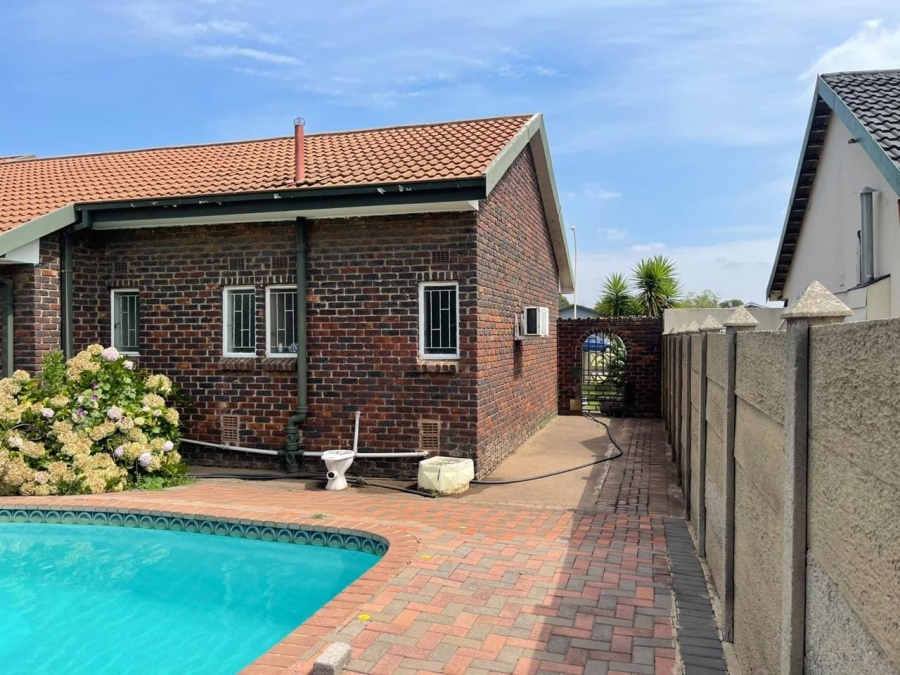 5 Bedroom Property for Sale in Vanderbijlpark SE 2 Gauteng