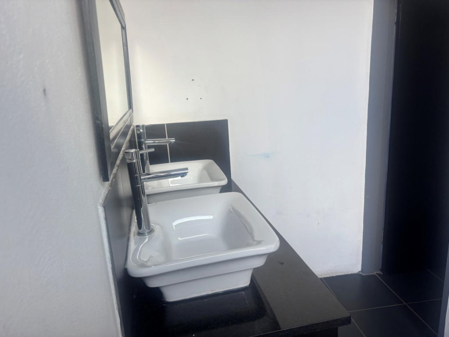 To Let Commercial Property for Rent in Savoy Estate Gauteng
