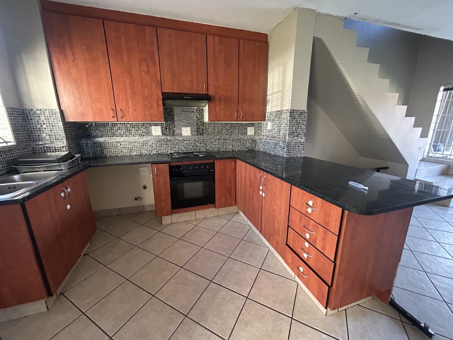 To Let 2 Bedroom Property for Rent in Vorna Valley Gauteng