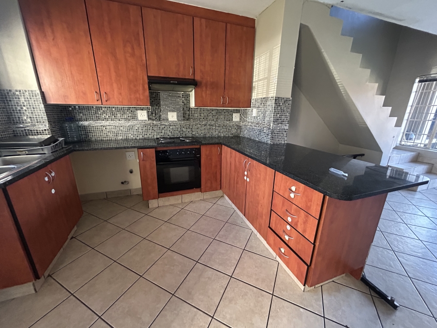 To Let 2 Bedroom Property for Rent in Vorna Valley Gauteng