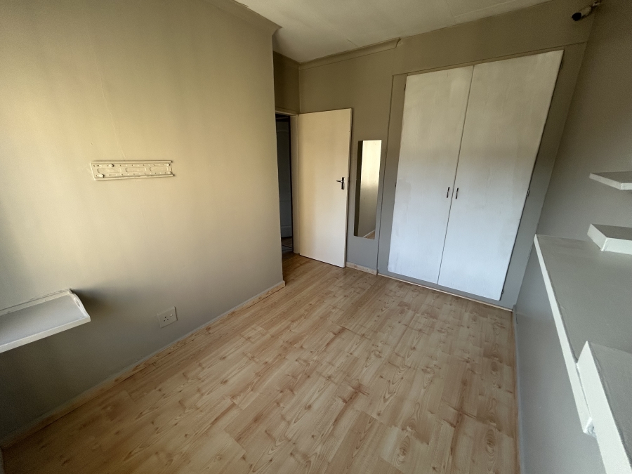 To Let 2 Bedroom Property for Rent in Vorna Valley Gauteng