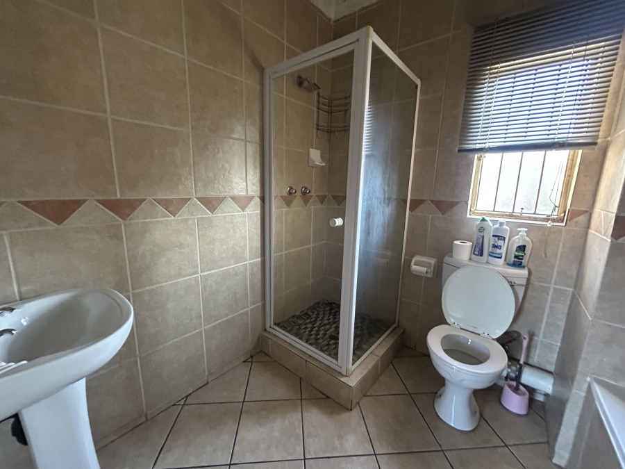 To Let 2 Bedroom Property for Rent in Vorna Valley Gauteng