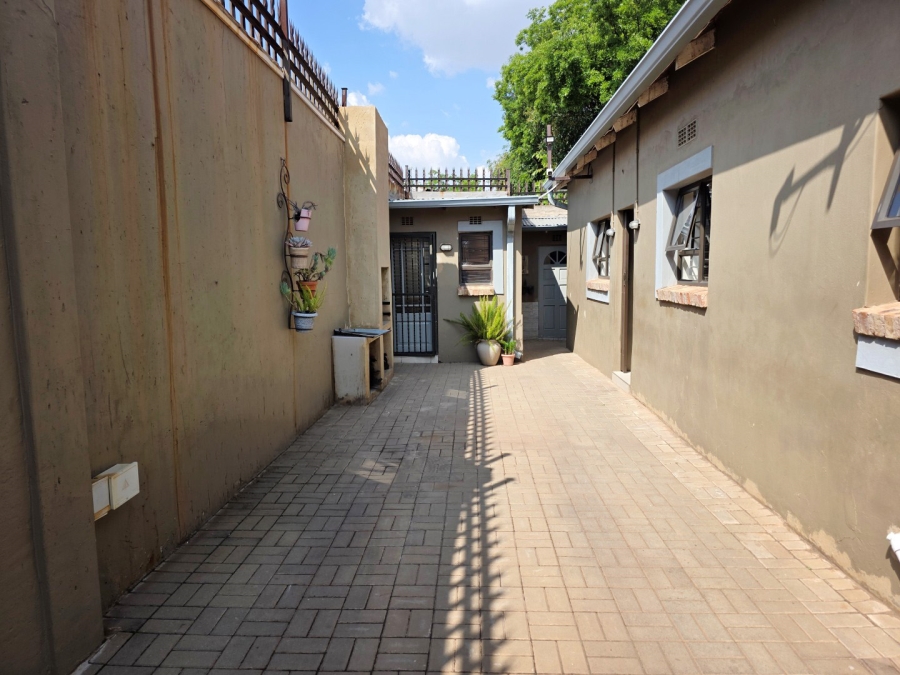 7 Bedroom Property for Sale in Brixton Gauteng