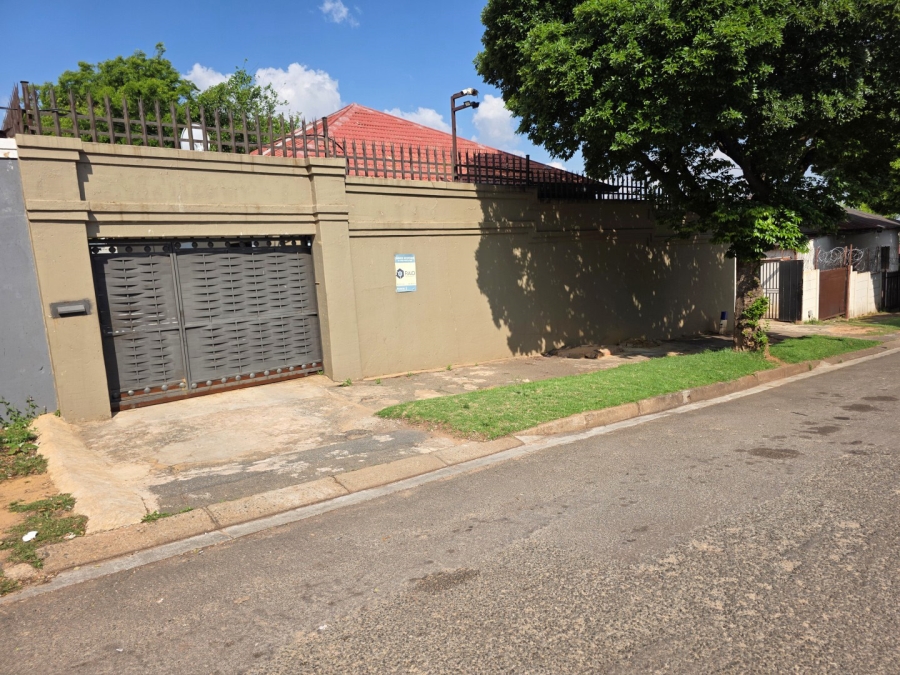 7 Bedroom Property for Sale in Brixton Gauteng