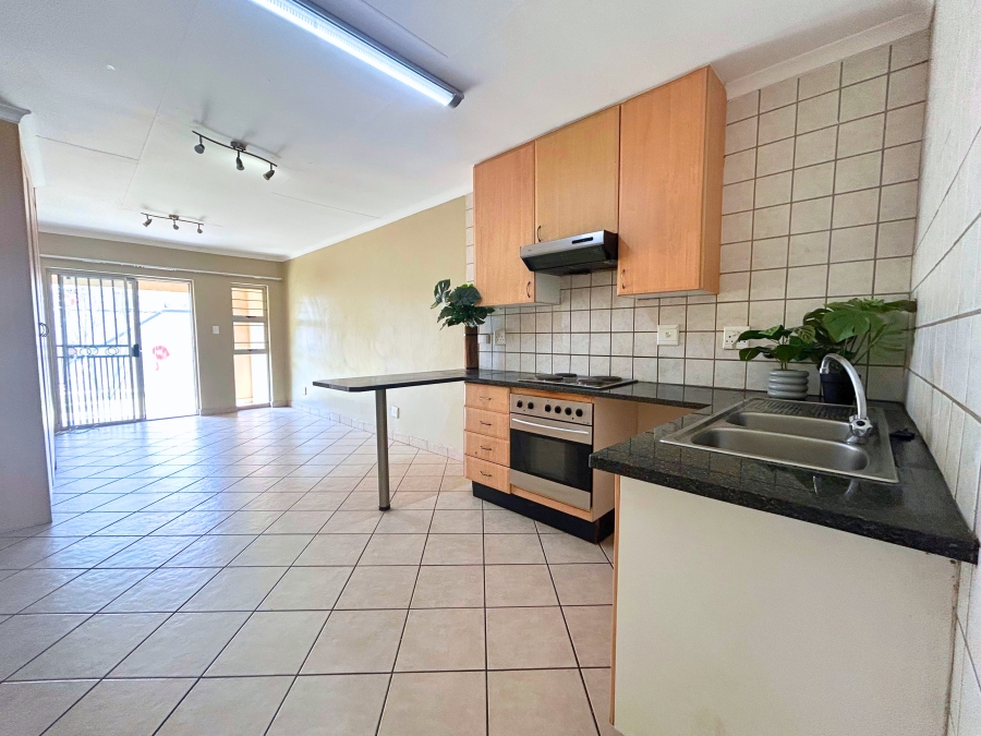 1 Bedroom Property for Sale in Silver Lakes Gauteng