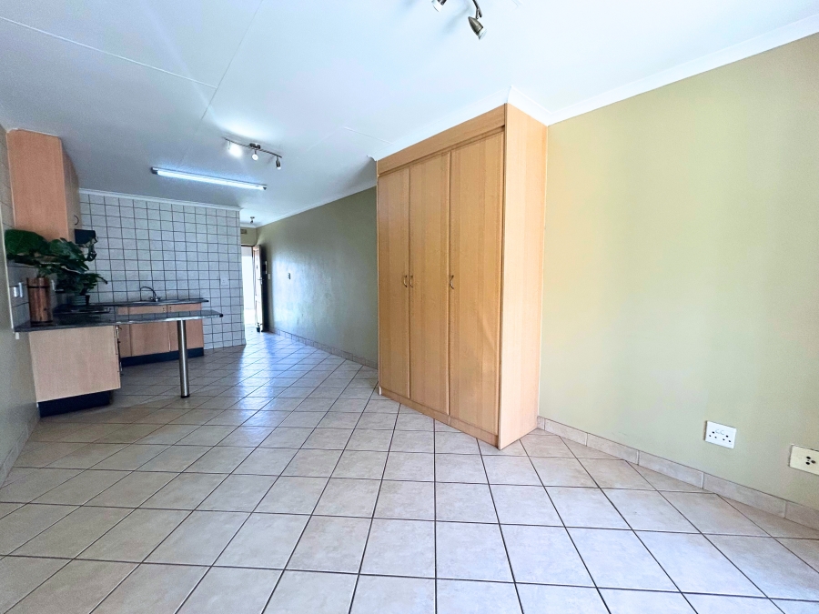 1 Bedroom Property for Sale in Silver Lakes Gauteng