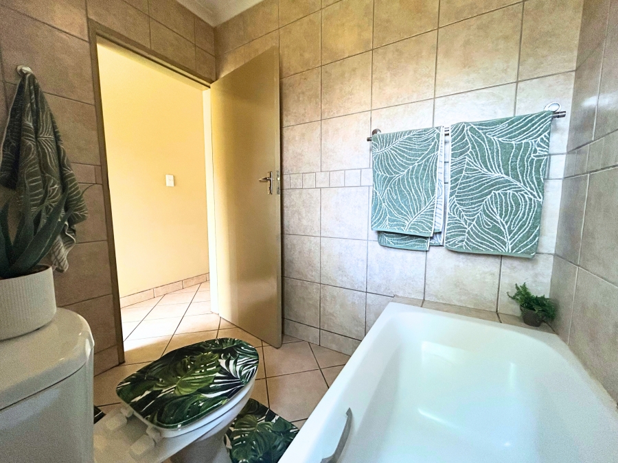 1 Bedroom Property for Sale in Silver Lakes Gauteng
