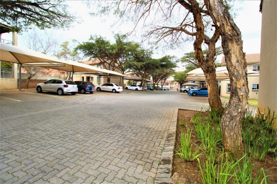 1 Bedroom Property for Sale in Silver Lakes Gauteng