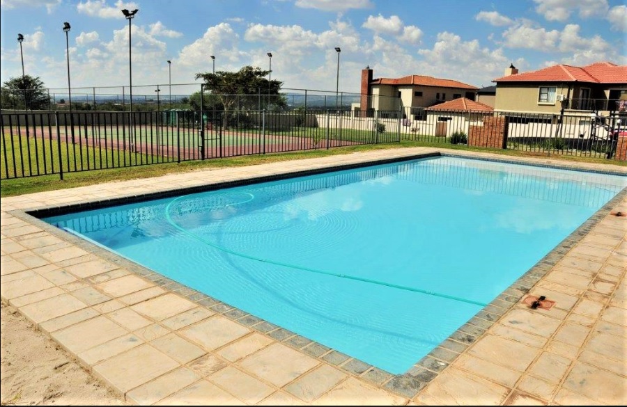 1 Bedroom Property for Sale in Silver Lakes Gauteng