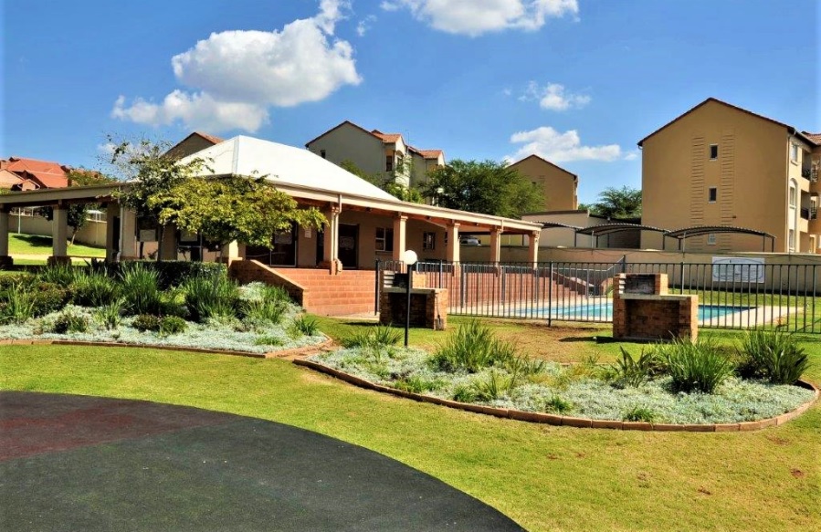 1 Bedroom Property for Sale in Silver Lakes Gauteng