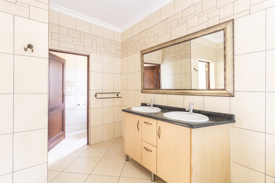 To Let 7 Bedroom Property for Rent in Dainfern Golf Estate Gauteng