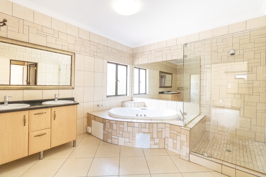 To Let 7 Bedroom Property for Rent in Dainfern Golf Estate Gauteng