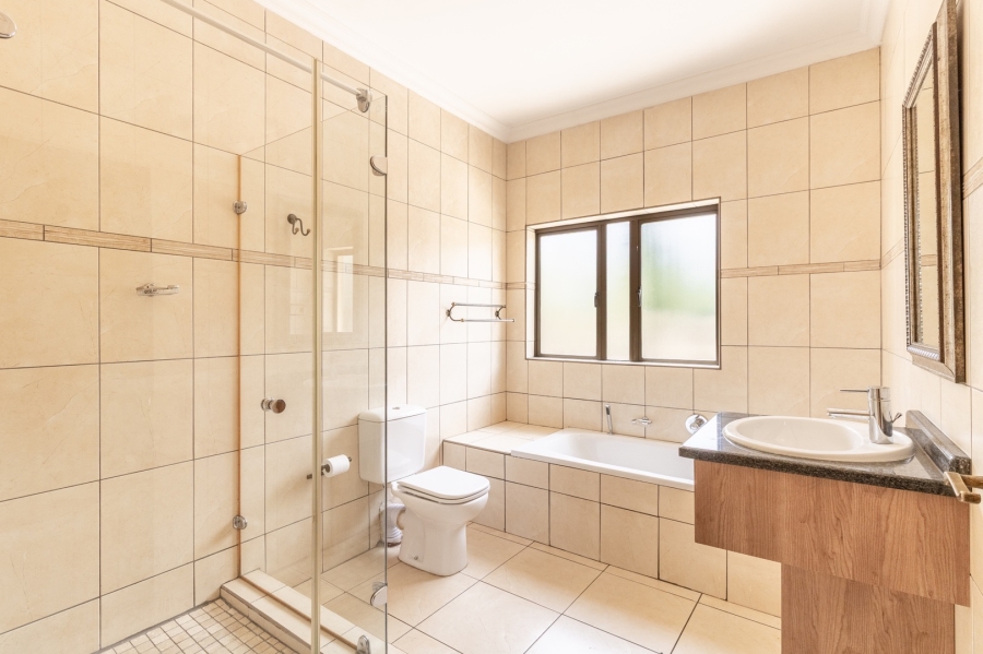 To Let 7 Bedroom Property for Rent in Dainfern Golf Estate Gauteng