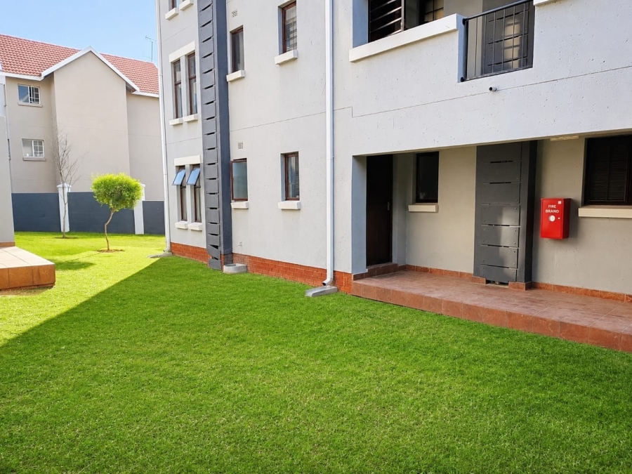 2 Bedroom Property for Sale in Kosmosdal Gauteng