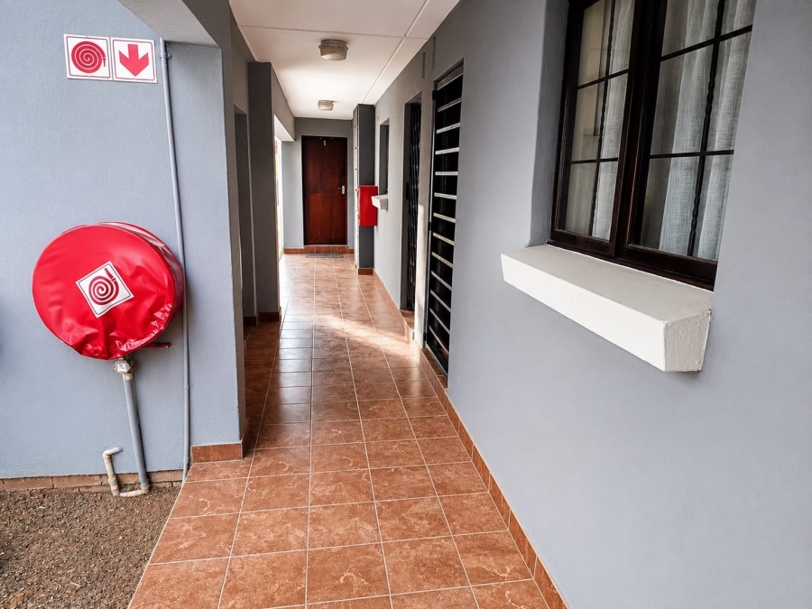 2 Bedroom Property for Sale in Kosmosdal Gauteng