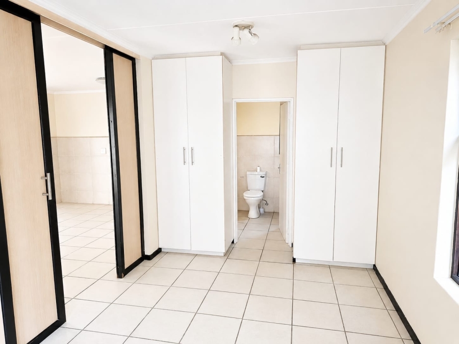 1 Bedroom Property for Sale in Kosmosdal Gauteng