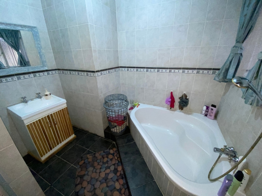 3 Bedroom Property for Sale in Three Rivers Gauteng