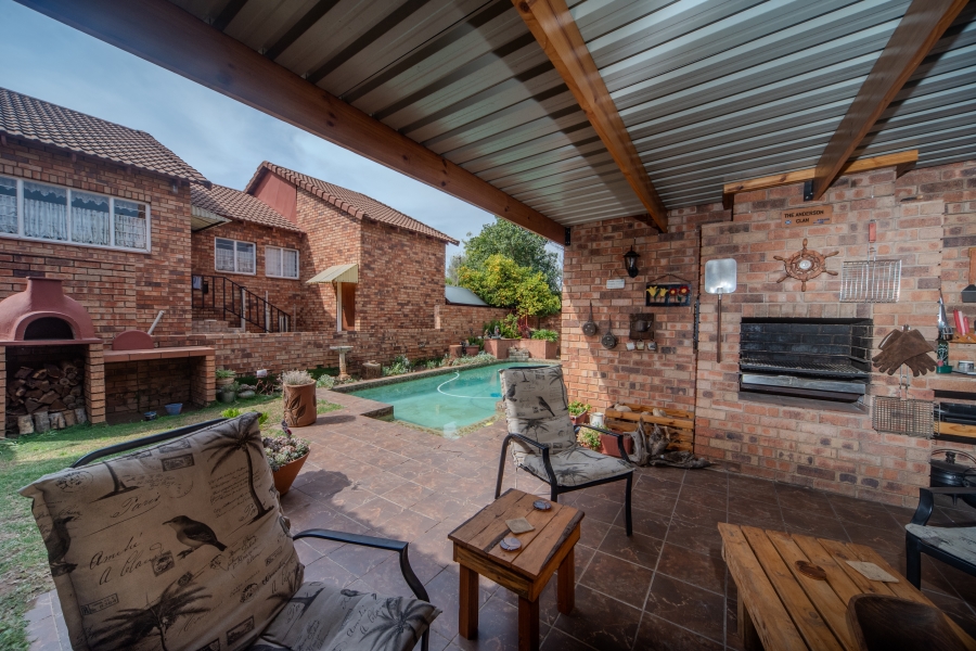 3 Bedroom Property for Sale in Meredale Gauteng