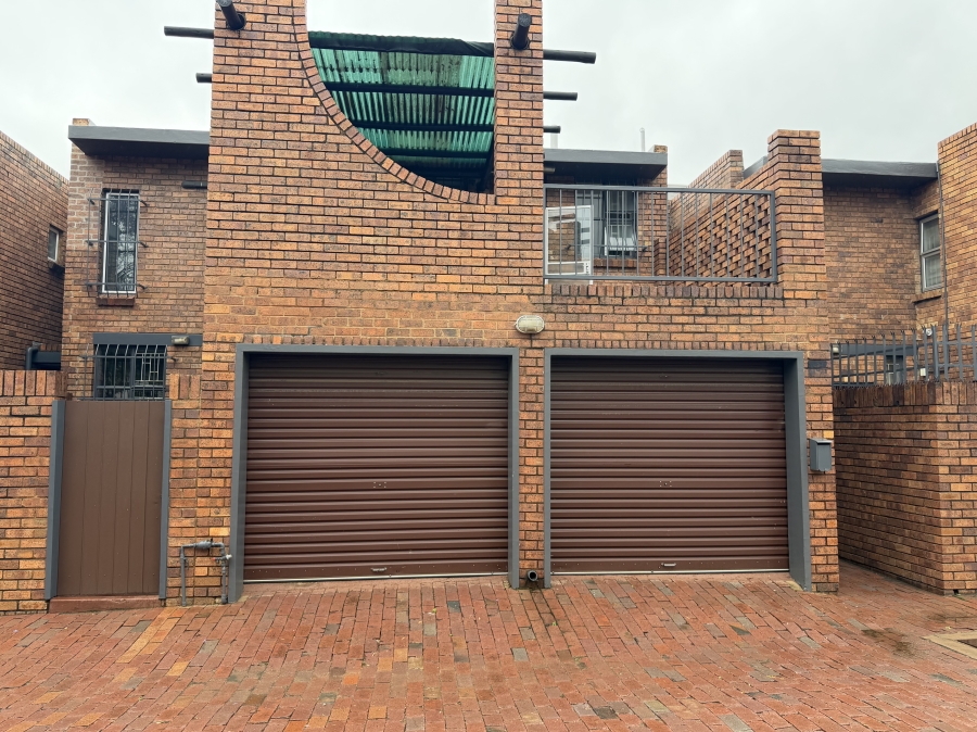 3 Bedroom Property for Sale in Maroelana Gauteng