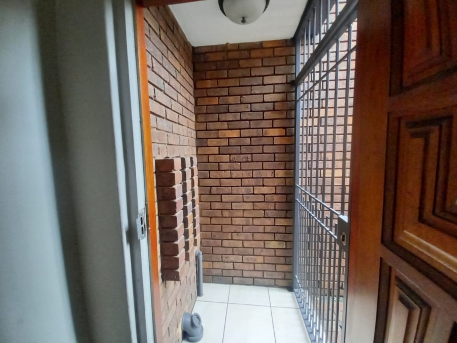 3 Bedroom Property for Sale in Maroelana Gauteng