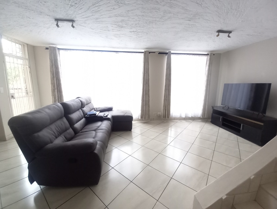 3 Bedroom Property for Sale in Maroelana Gauteng