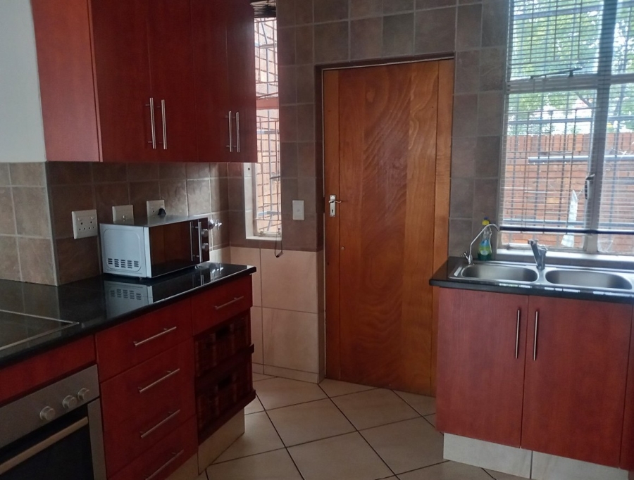 3 Bedroom Property for Sale in Maroelana Gauteng