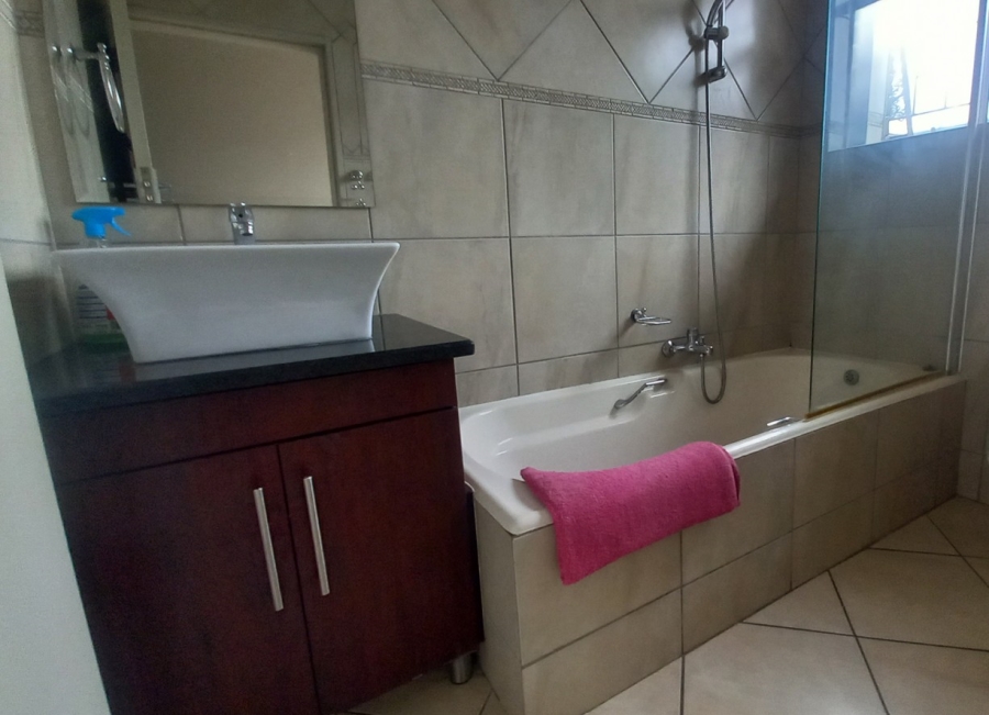 3 Bedroom Property for Sale in Maroelana Gauteng
