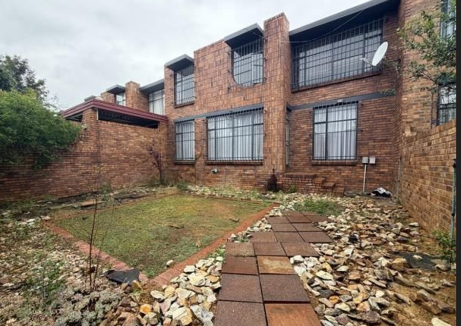 3 Bedroom Property for Sale in Maroelana Gauteng
