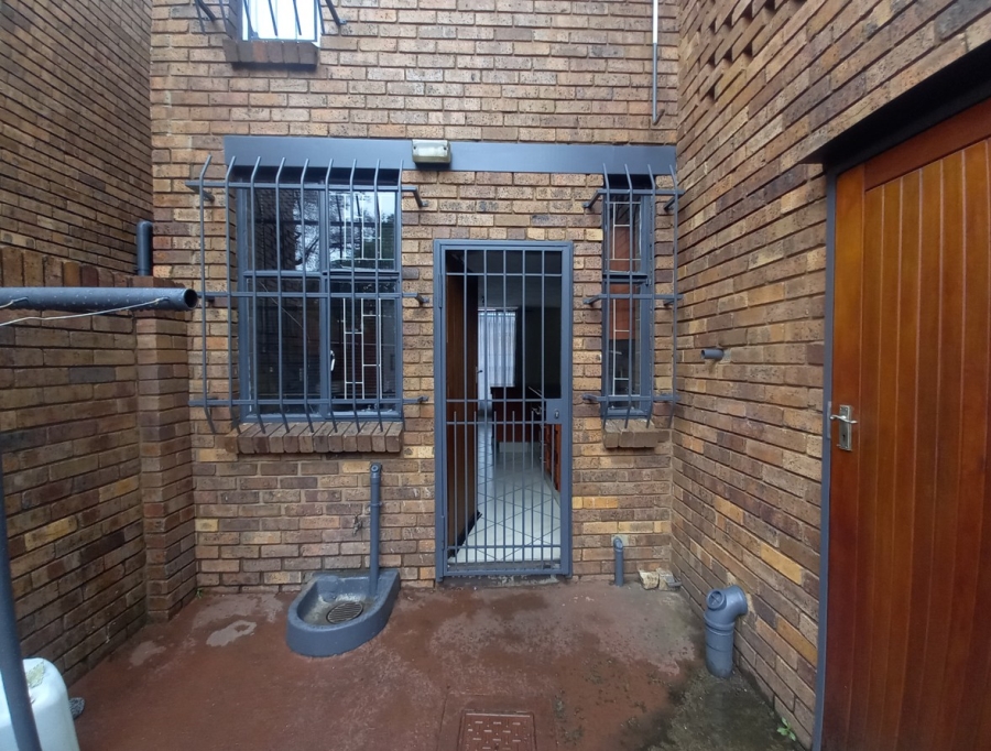 3 Bedroom Property for Sale in Maroelana Gauteng