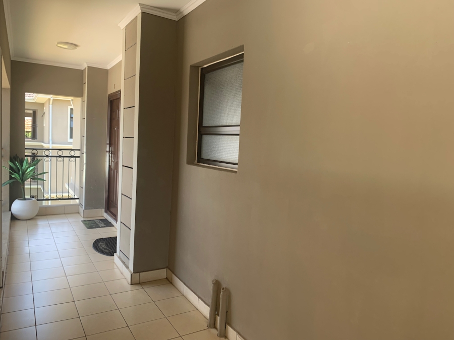 To Let 1 Bedroom Property for Rent in Broadacres Gauteng