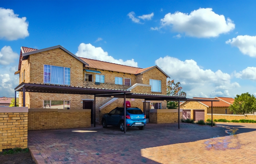 2 Bedroom Property for Sale in Heuwelsig Estate Gauteng
