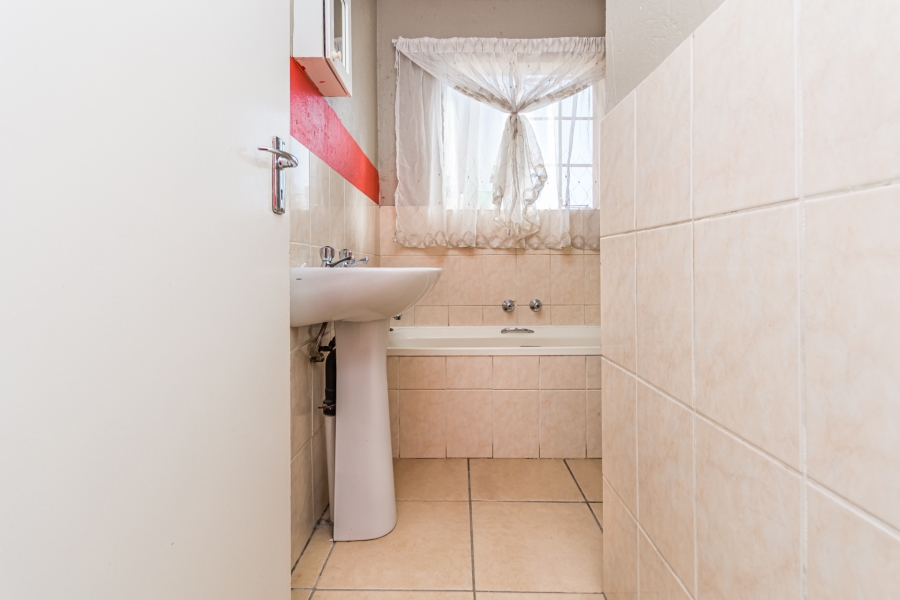 2 Bedroom Property for Sale in Heuwelsig Estate Gauteng