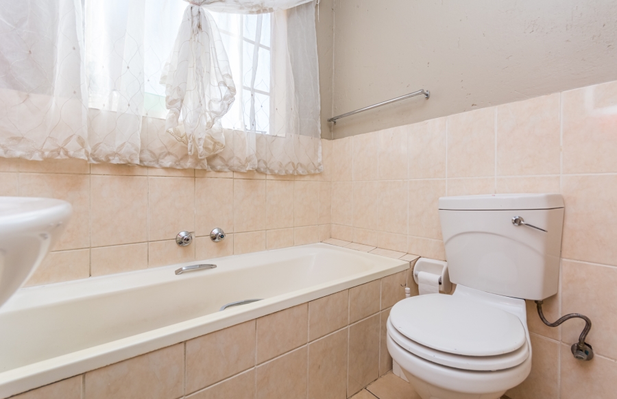 2 Bedroom Property for Sale in Heuwelsig Estate Gauteng