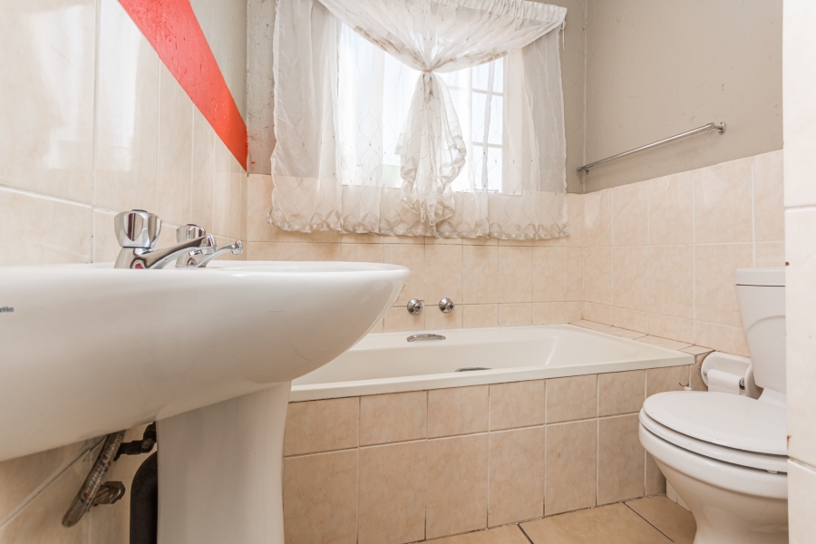 2 Bedroom Property for Sale in Heuwelsig Estate Gauteng