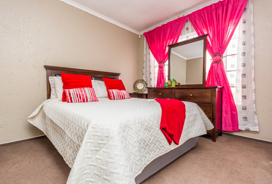 2 Bedroom Property for Sale in Heuwelsig Estate Gauteng