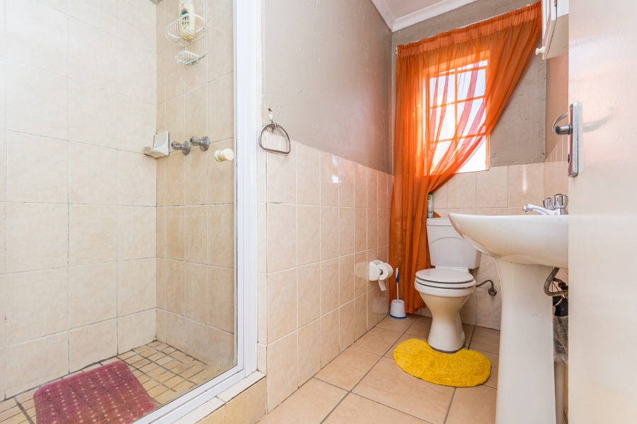 2 Bedroom Property for Sale in Heuwelsig Estate Gauteng