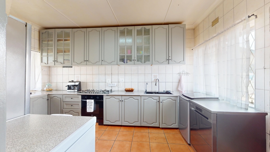 6 Bedroom Property for Sale in Comet Gauteng