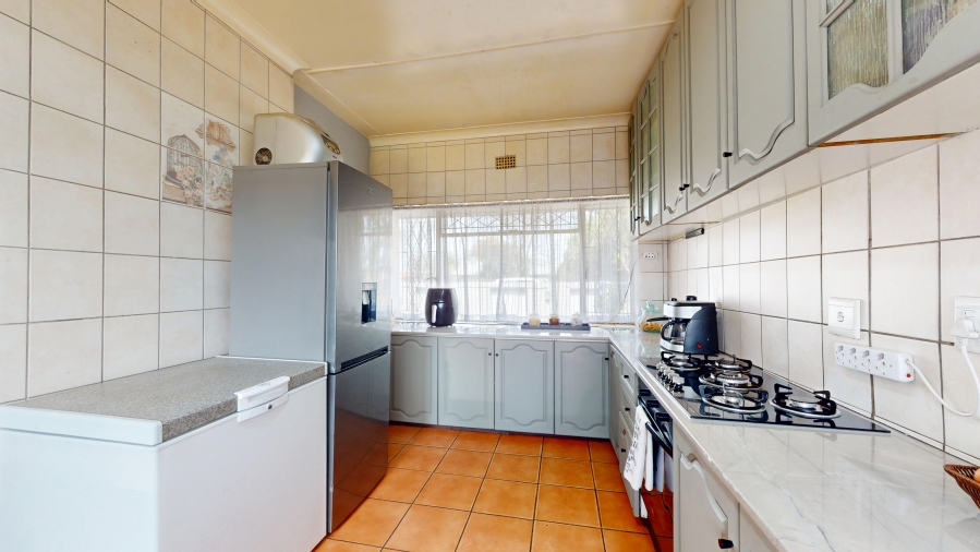 6 Bedroom Property for Sale in Comet Gauteng