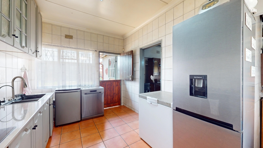 6 Bedroom Property for Sale in Comet Gauteng